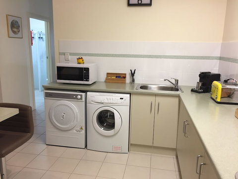 Lyreen's Apartment B&B - Accommodation QLD 5