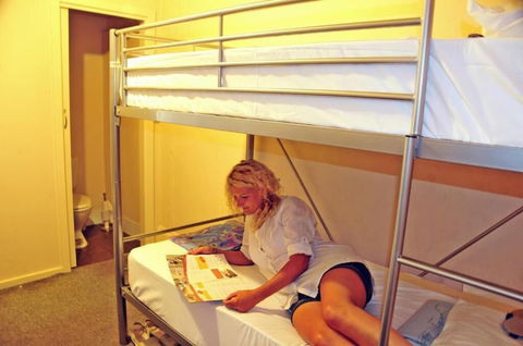 Adelaide Travellers Inn - Hostel - Accommodation QLD 5