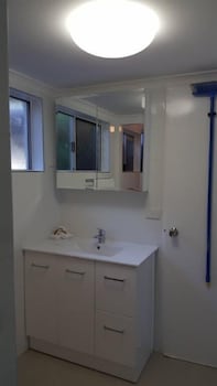 Clifton Sands Holiday Apartments - Accommodation QLD 5