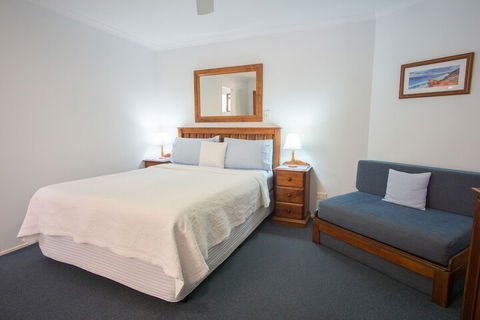 Debbie's Place - Accommodation QLD 7
