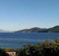 Larus Waterfront Cottage
