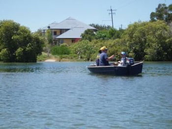 Hastings Cove Waterfront Holiday Apartments - Accommodation QLD 6