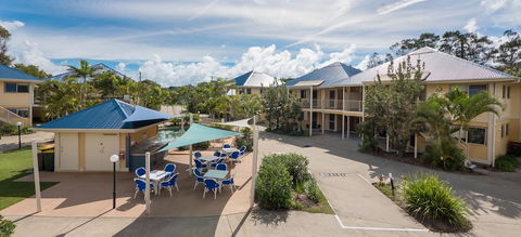 Hastings Cove Waterfront Holiday Apartments - Accommodation QLD 3