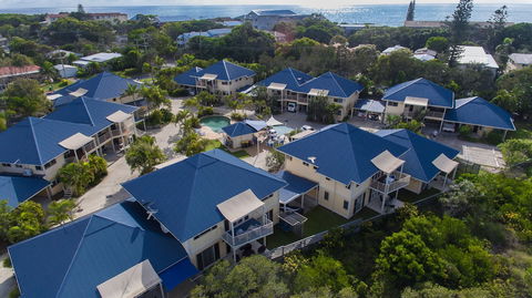 Hastings Cove Waterfront Holiday Apartments - Accommodation QLD 1