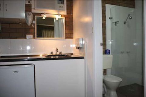 Camellia Motel - Accommodation QLD 6