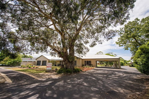 Alexander Cameron Suites - Accommodation QLD 3