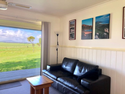 Promhills Cabins - Accommodation QLD 6