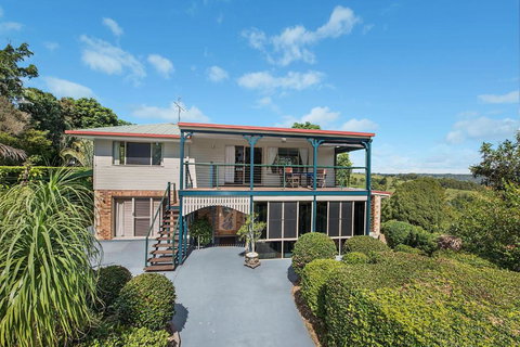 Artisan Spa Views - Accommodation QLD 3