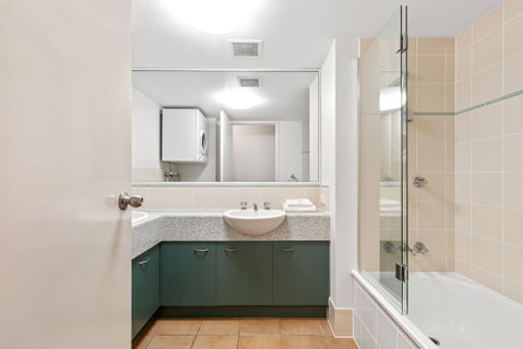 Kings Bay Apartments - Accommodation QLD 5
