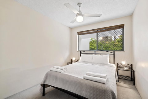 Kings Bay Apartments - Accommodation QLD 6