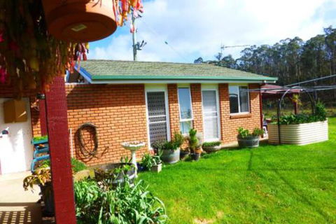 Quamby Pines Chalet - Accommodation QLD 3