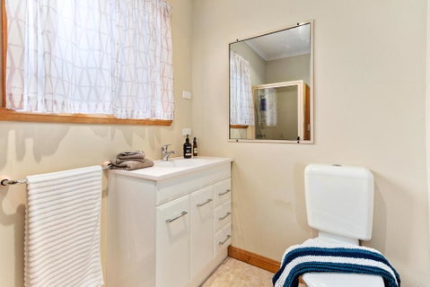 Anabels Of Scottsdale - Accommodation QLD 5