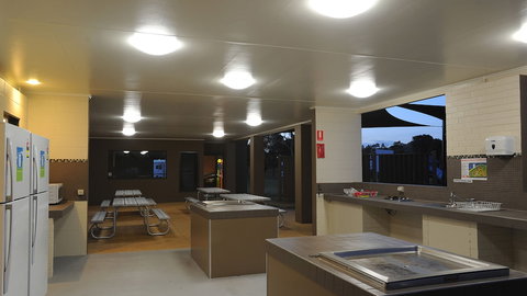 NRMA Eastern Beach Holiday Park - Accommodation QLD 6