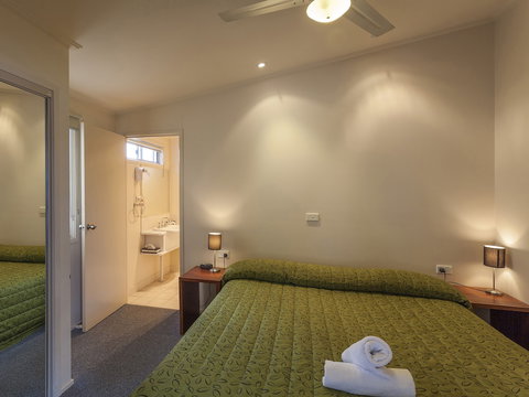 NRMA Eastern Beach Holiday Park - Accommodation QLD 2