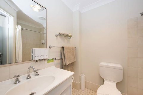 Soldiers Motel - Accommodation QLD 6