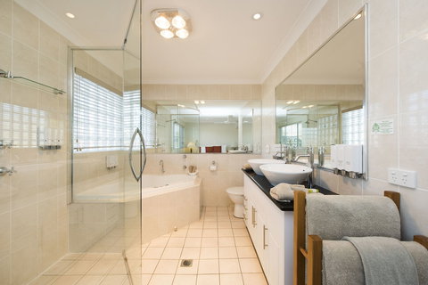 Soldiers Motel - Accommodation QLD 4