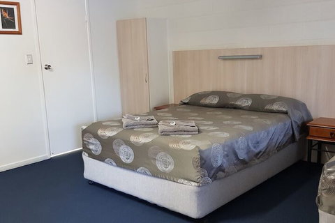 Mango Tree Motel - Accommodation QLD 4