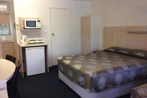 Mango Tree Motel - Accommodation QLD 6