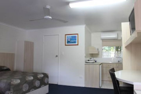 Mango Tree Motel - Accommodation QLD 0