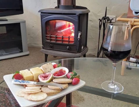 Milton Country Cottages - Accommodation QLD 1