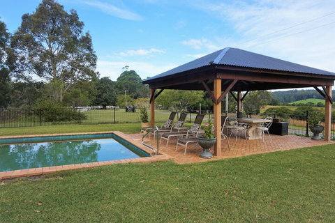 Milton Country Retreat The Chocolate Cottages - Accommodation QLD 1