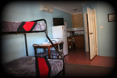 York Motel - Accommodation QLD 5