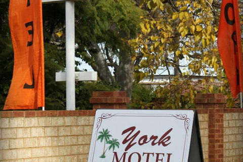 York Motel - Accommodation QLD 2