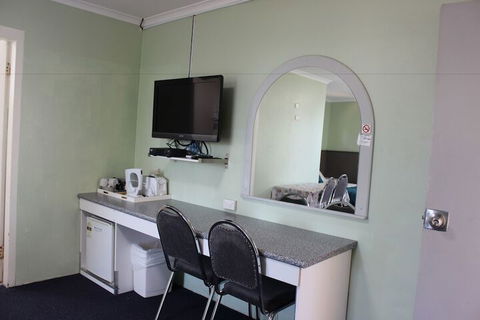 High Mountains Motor Inn - Accommodation QLD 4