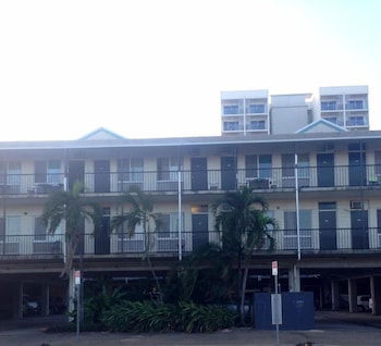 Adventurers Resort - Hostel - Accommodation QLD 0