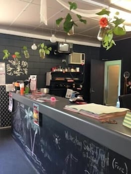 Adventurers Resort - Hostel - Accommodation QLD 6