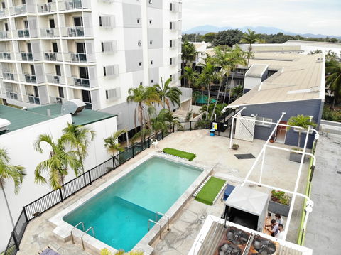 Adventurers Resort - Hostel - Accommodation QLD 4