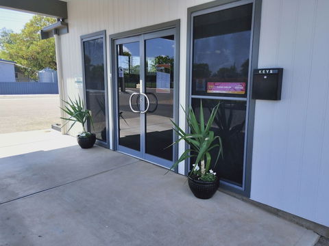 Oval Motel - Accommodation QLD 0