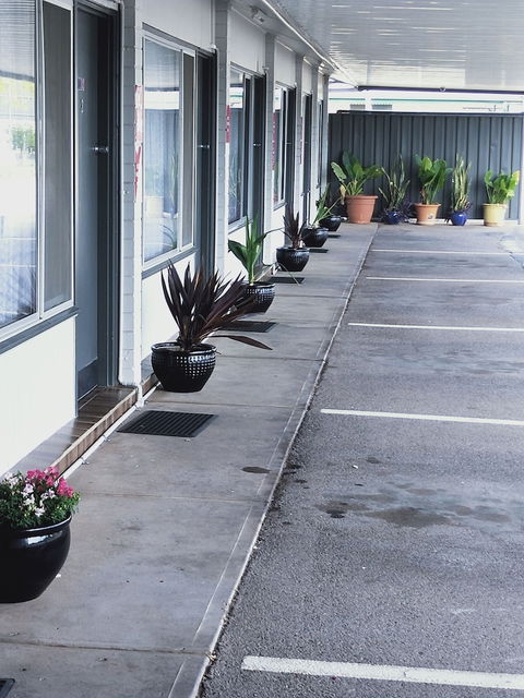 Oval Motel - Accommodation QLD 6