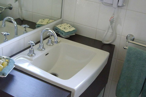 Portside Motel - Accommodation QLD 6