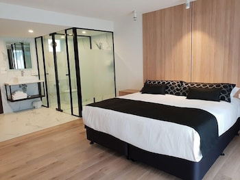 Ocean Front At The Entrance - Accommodation QLD 6