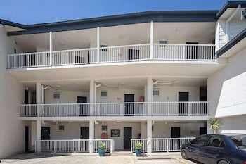 Ocean Front At The Entrance - Accommodation QLD 3