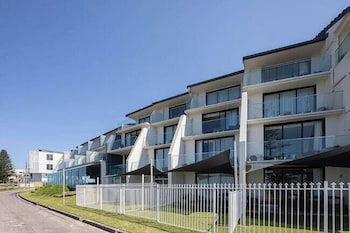 Ocean Front At The Entrance - Accommodation QLD 2