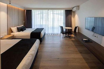 Ocean Front At The Entrance - Accommodation QLD 4