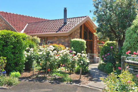 Langbrook Estate Cottages - Accommodation QLD 3