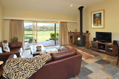 Langbrook Estate Cottages - Accommodation QLD 4