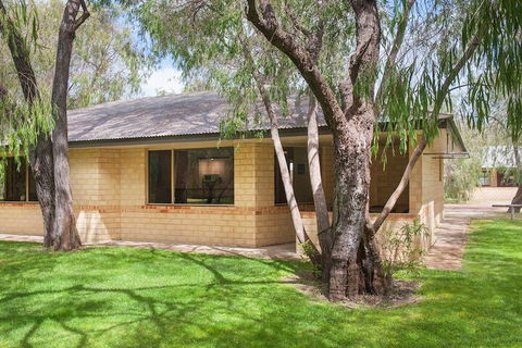 Siesta Park Holiday Resort - Accommodation QLD 1