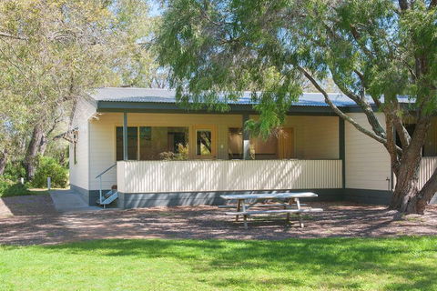 Siesta Park Holiday Resort - Accommodation QLD 4