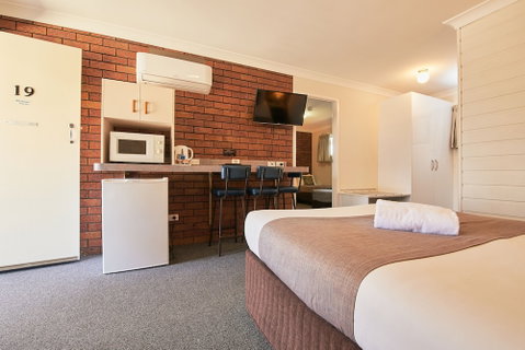 Ruthven Street Motor Inn - Accommodation QLD 4