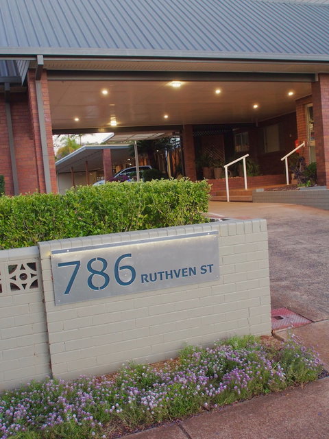 Ruthven Street Motor Inn - Accommodation QLD 3