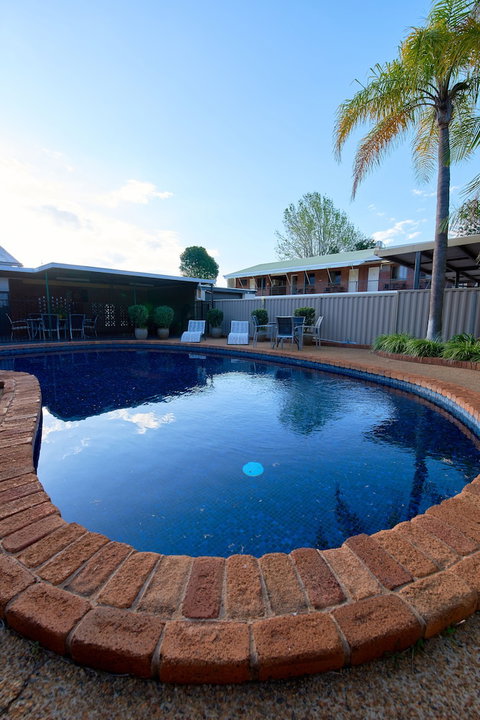 Ruthven Street Motor Inn - Accommodation QLD 2