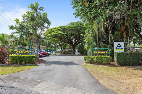 First City Caravilla - Accommodation QLD 3