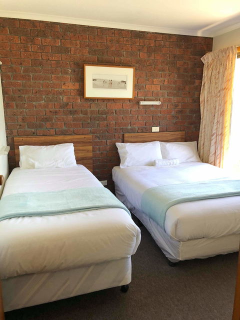 Lakes Jakaranda Holiday Units - Accommodation QLD 2