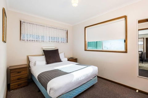 Lakes Jakaranda Holiday Units - Accommodation QLD 6