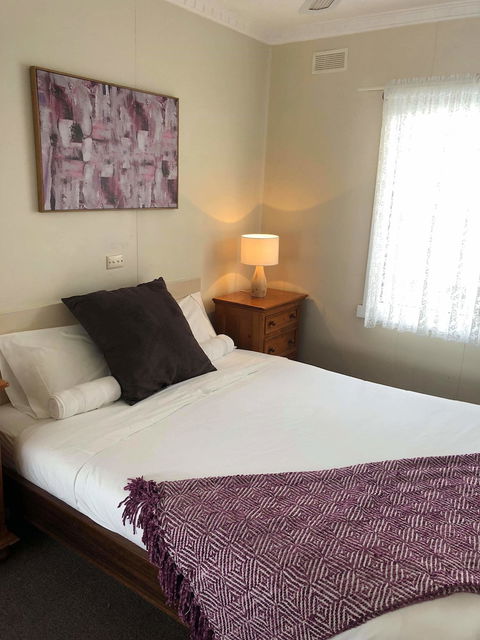Lakes Jakaranda Holiday Units - Accommodation QLD 1