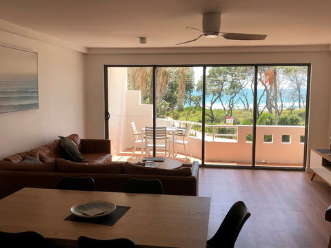 Camargue Beachfront Apartments - Accommodation QLD 5